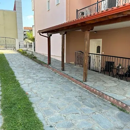 με κήπο στην χλόη καστοριάς Aposkepos