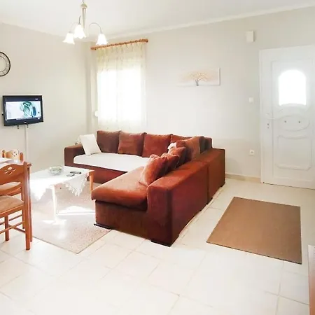 Apartment με κήπο στην χλόη καστοριάς