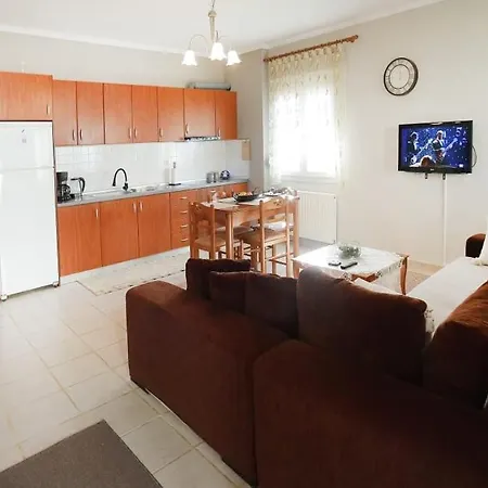 Apartment με κήπο στην χλόη καστοριάς *